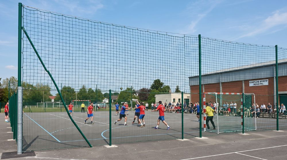 Filet pare-ballons handball protection gymnase terrain entraînement sécurité joueurs spectateurs durable