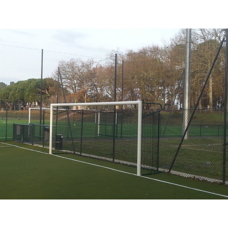 Poteaux pour filets pare ballons