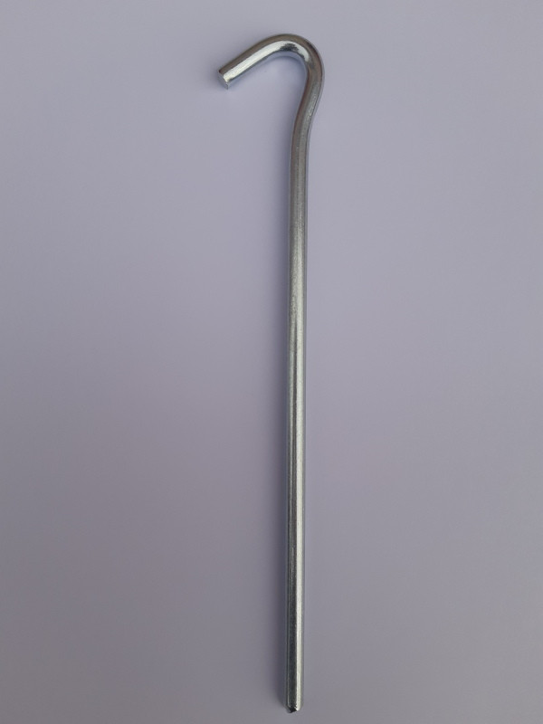 Piquet acier pour le gazon filet de piscine Larrieu Frères Piquet acier pour le gazon filet de piscine Larrieu Frères